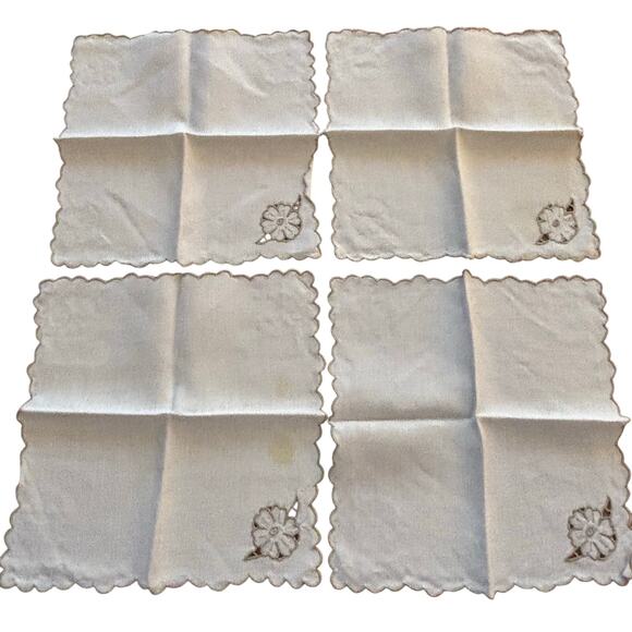 Vintage linen cocktail napkins set of 4 machine embroidery & cut work FLAW - Picture 4 of 7